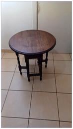 Table ronde en bois pliable avec un petit tiroir, Enlèvement