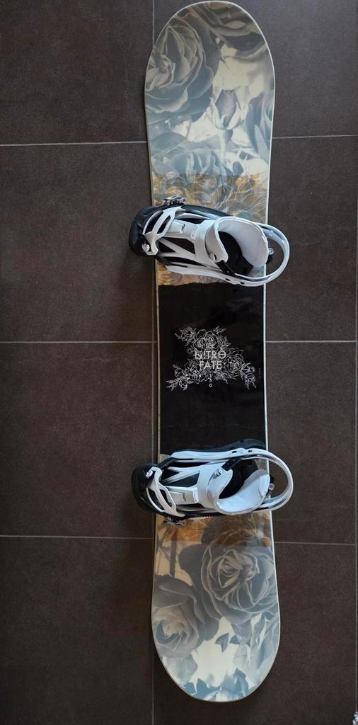 Snowboard Nitro, Sport en Fitness, Snowboarden, Zo goed als nieuw, Bindingen, Ophalen of Verzenden