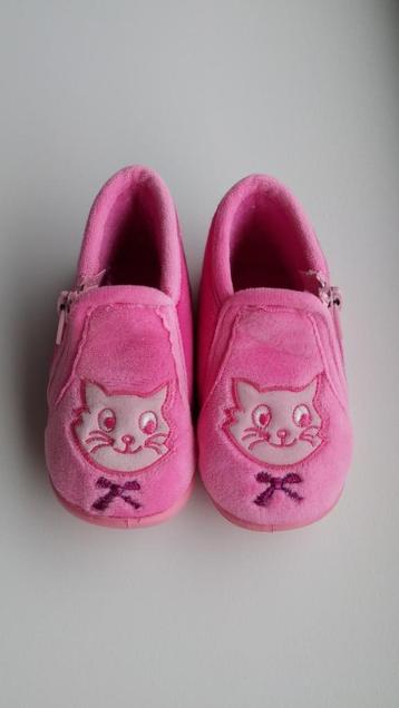 NIEUW: Roze pantoffels met poesje maat 18, Meisje, Overige typen, Nieuw, Ophalen of Verzenden