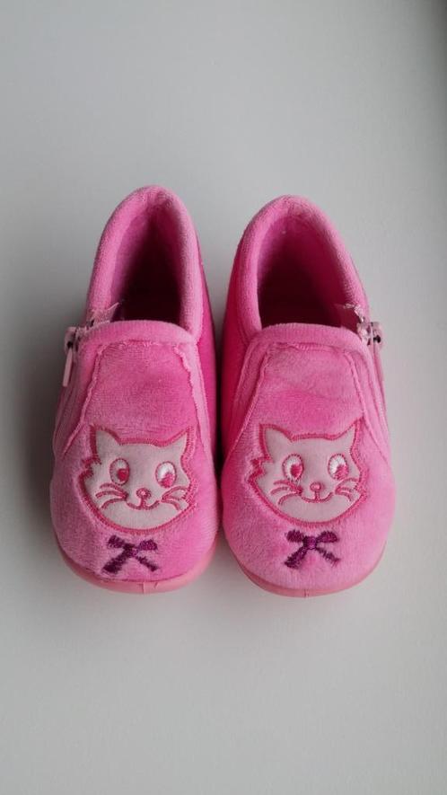 NIEUW: Roze pantoffels met poesje maat 18, Kinderen en Baby's, Kinderkleding | Schoenen en Sokken, Nieuw, Overige typen, Meisje