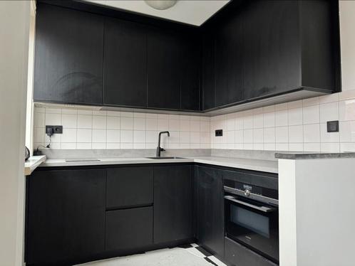 Kleine ingerichte keuken, Huis en Inrichting, Keuken | Complete keukens, Hoekkeuken, Zwart, Hout, Greeploos, Ophalen of Verzenden