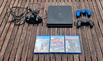 PlayStation 4 1TB + 2 Controllers  beschikbaar voor biedingen