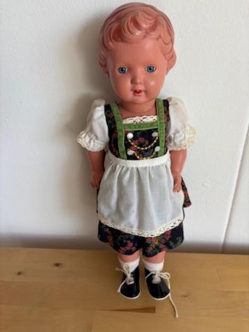 antieke poppen beschikbaar voor biedingen