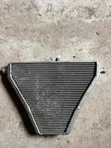 Radiateur Yamaha R6 points disponible aux enchères