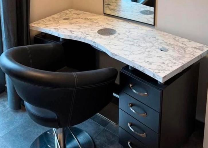 Manicuretafel moet zo snel mogelijk weg, Huis en Inrichting, Bureaus, Zo goed als nieuw, Ophalen