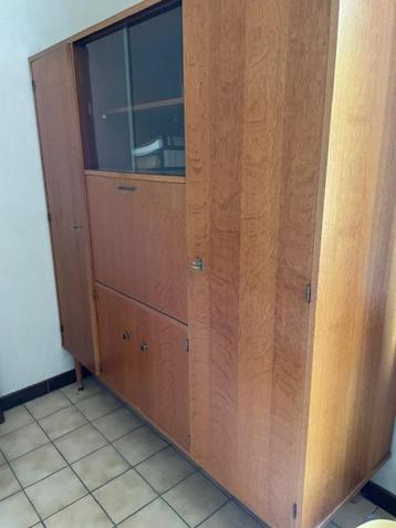 kast vintage beschikbaar voor biedingen