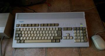 Commodore Amiga 1200 met voeding en muis met werkende HD
