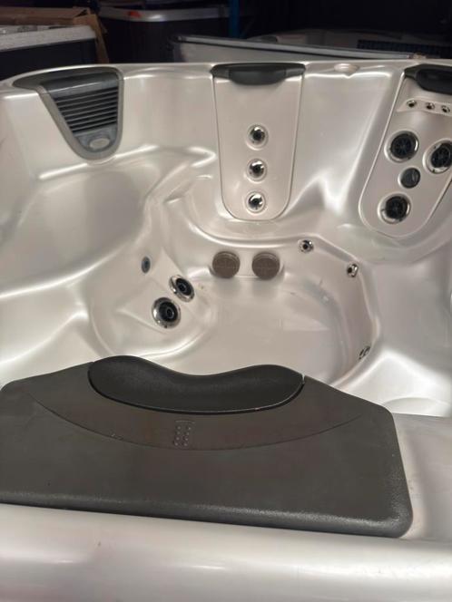 Jacuzzi villeroy Boch, Tuin en Terras, Bubbelbaden en Hottubs, Zo goed als nieuw, Ophalen of Verzenden