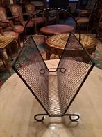 Metalen krantenhouder, Huis en Inrichting, Ophalen