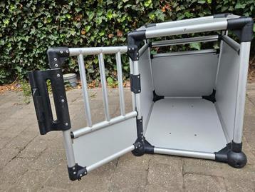 Stevige bench voor kleine hond beschikbaar voor biedingen