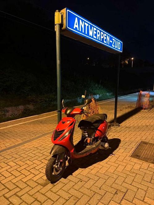 Zip Sp (gestolen)!!!!, Fietsen en Brommers, Scooters | Piaggio, Zo goed als nieuw, Zip, Ophalen of Verzenden