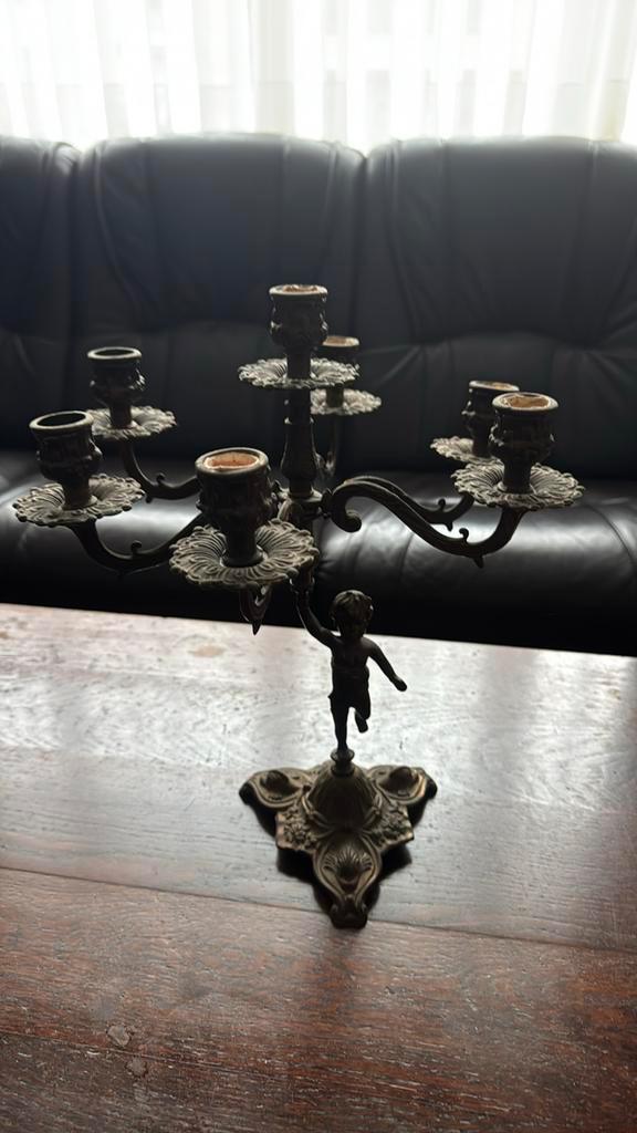 Klassieke zesarmige kandelaar – messing/bronskleurig, Antiek en Kunst, Antiek | Kandelaars, Ophalen of Verzenden