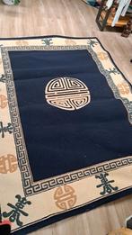 Grand tapis bleu et beige, Huis en Inrichting, Stoffering | Tapijten en Vloerkleden, Ophalen, Gebruikt