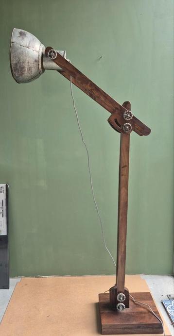 Staande lamp - industriële look - stoer!  beschikbaar voor biedingen