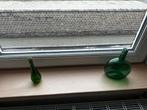2 groene glazen vazen – unieke vormen, Moins de 50 cm, Comme neuf, Verre, Vert