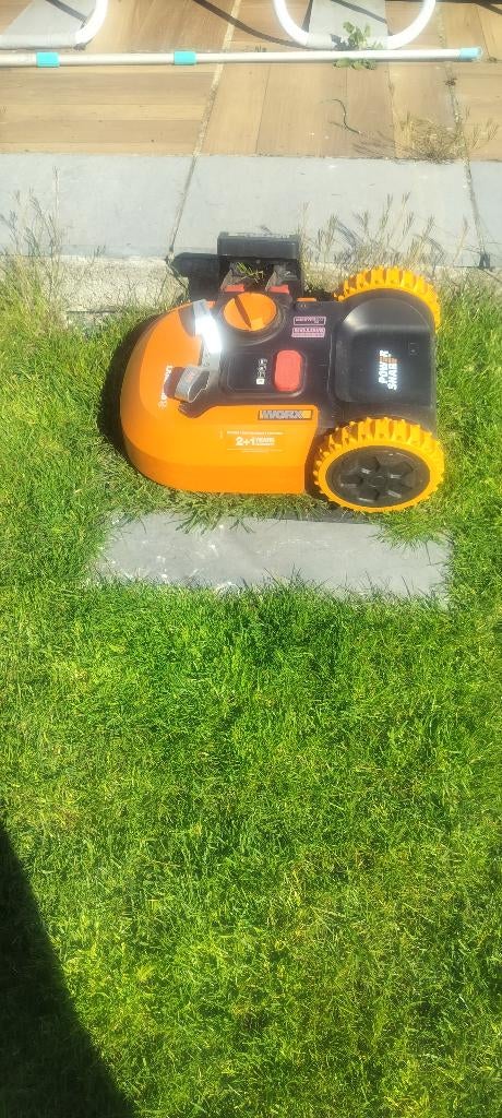 Robot tondeuse, Jardin & Terrasse, Tondeuses robotisées, Enlèvement, Comme neuf, Worx, Contrôlable via l'application