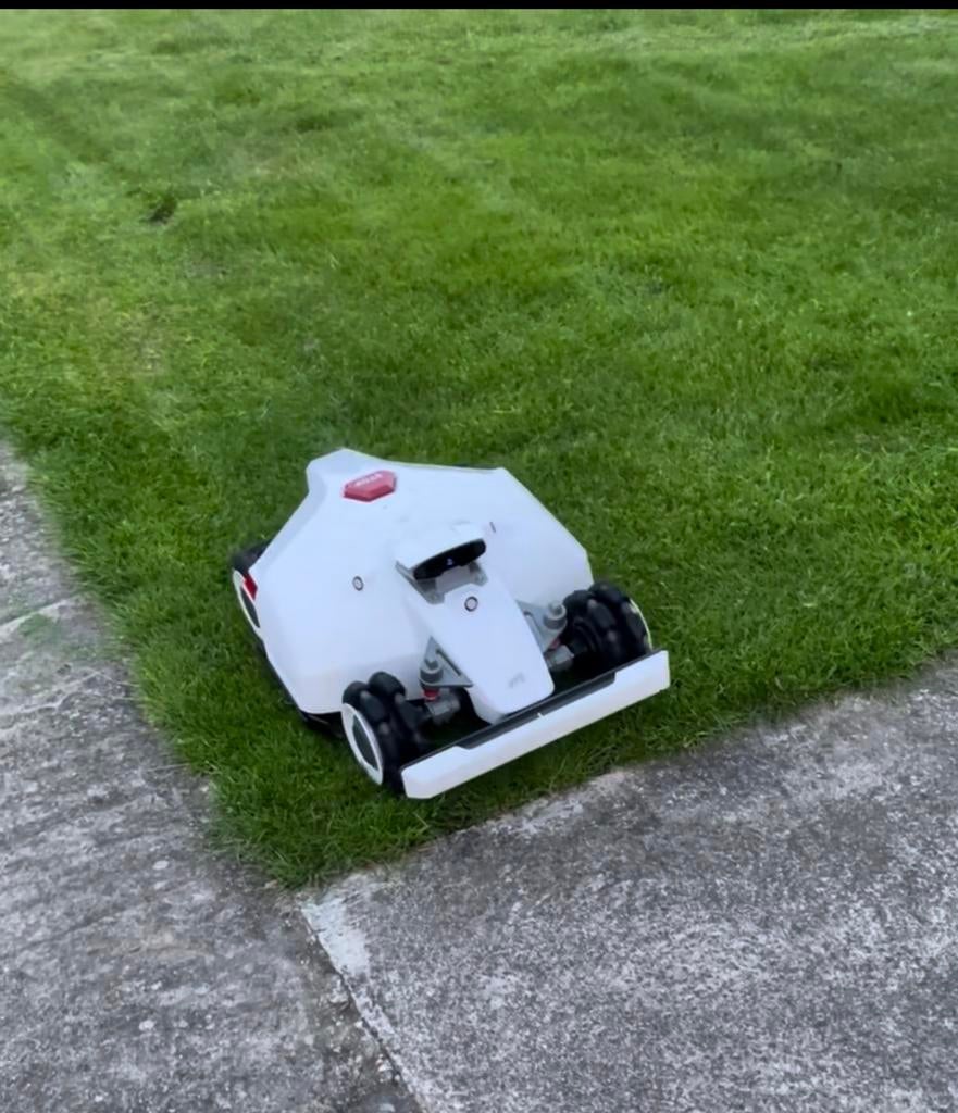 Robotmaaier AWD Luba 2, Ophalen, Zo goed als nieuw, Meer dan 25 cm, Bestuurbaar via app