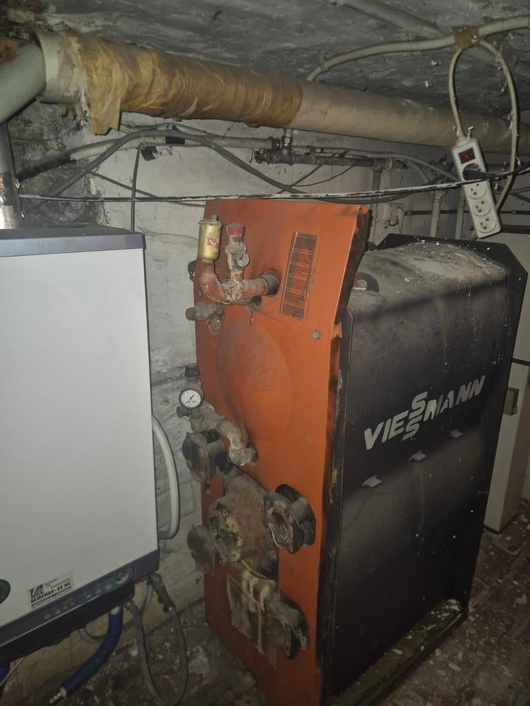 GRATIS AF TE HALEN: Oude Viessmann mazoutketel (gietijzer), Doe-het-zelf en Bouw, Verwarming en Radiatoren, Ophalen