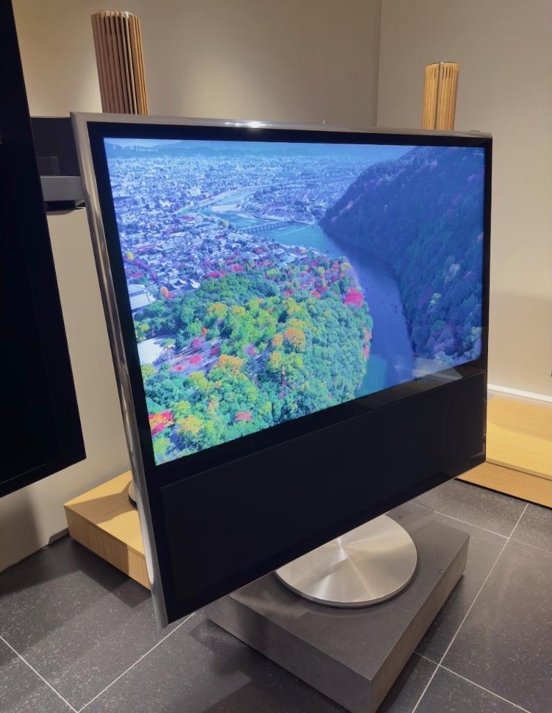 Bang & Olufsen Beovision 11-46 MK2 WISA met motor stand B&O, TV, Hi-fi & Vidéo, Info@bang-olufsen.dk, Comme neuf, Enlèvement, Bang & Olufsen Alle 1 / DK-7600 Struer / Denmark