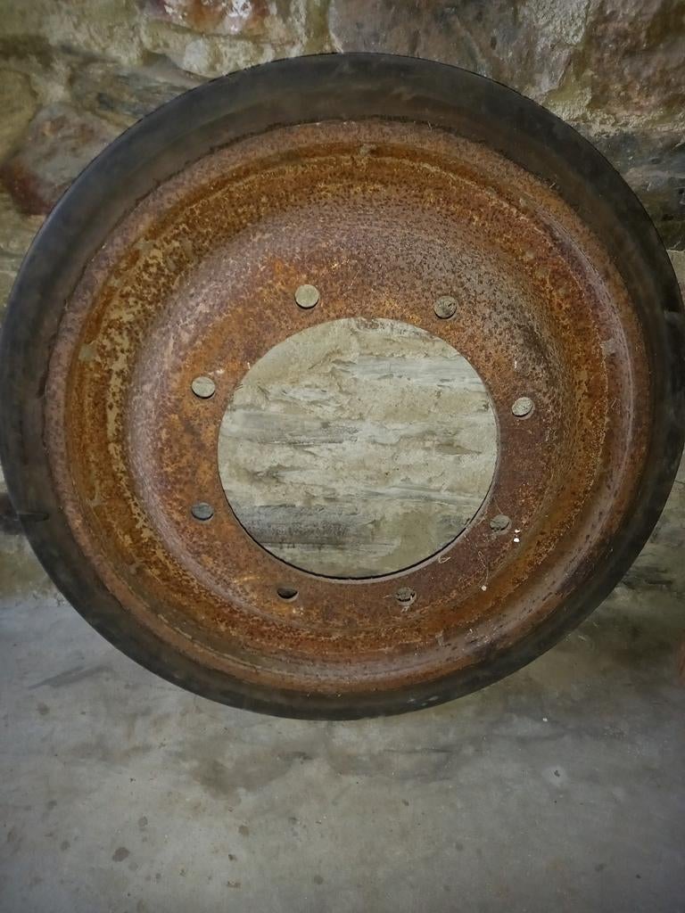 Roue de blindé., Collections, Objets militaires | Seconde Guerre mondiale, Enlèvement