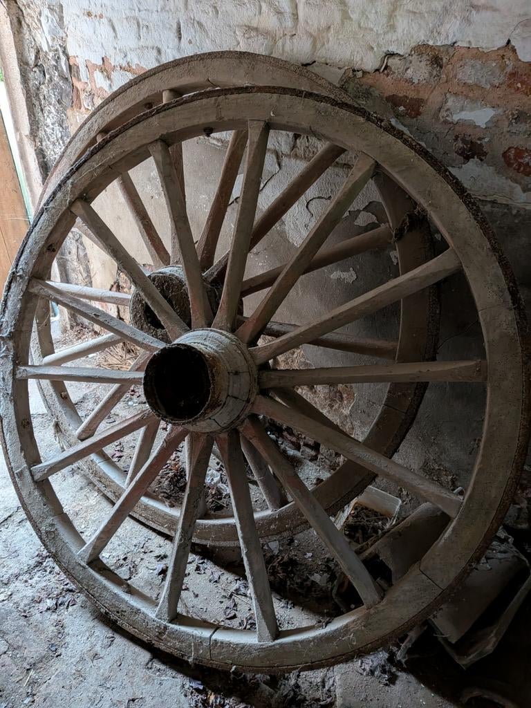 Houten karrenwiel met ijzeren rand, Ophalen