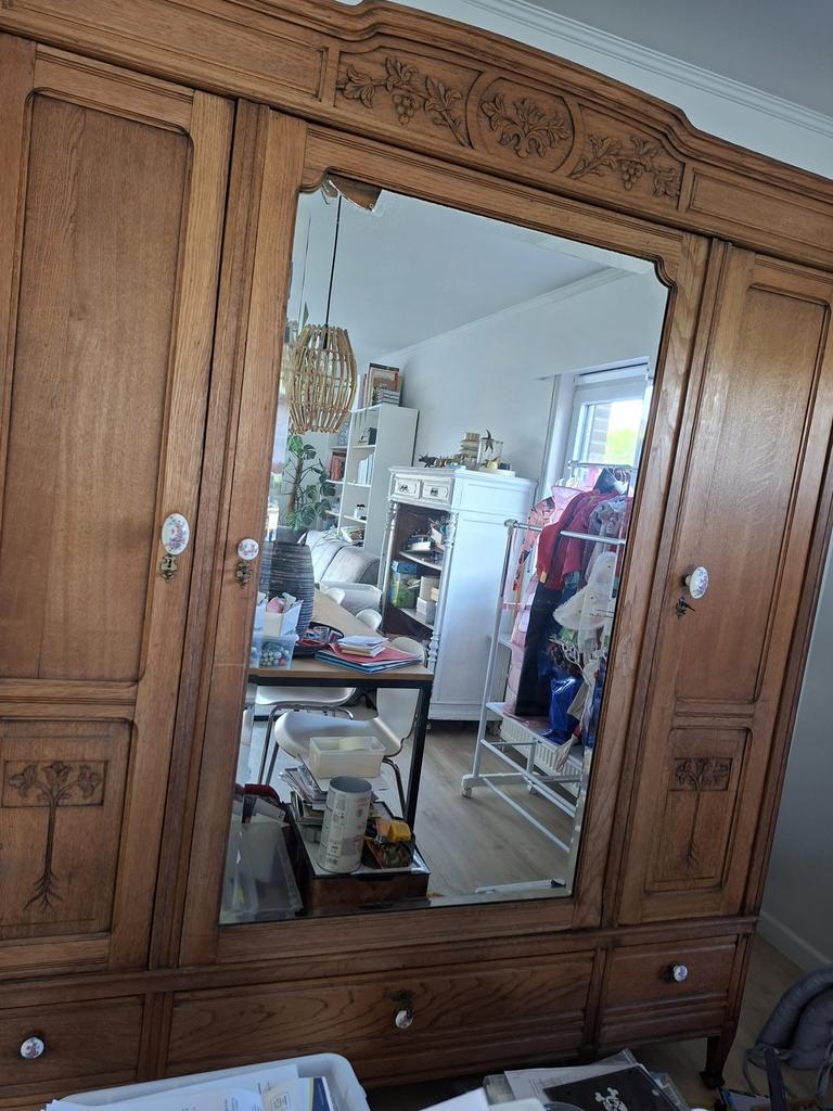 Antieke kast met grote spiegel, Ophalen