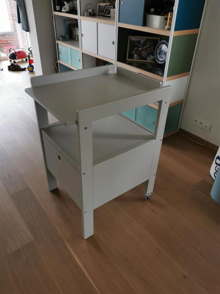 Mooie verzorgingstafel pericles grijs, Huis en Inrichting, Slaapkamer | Nachtkastjes, Ophalen