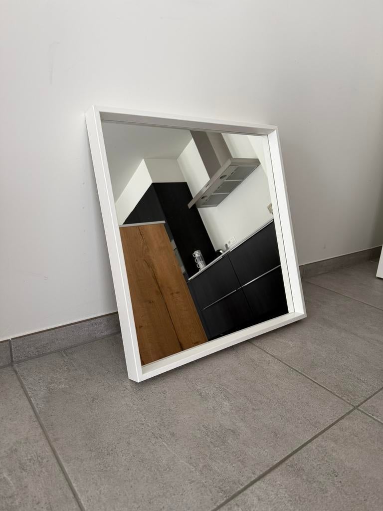 Witte spiegel (IKEA) te koop!, Huis en Inrichting, Woonaccessoires | Spiegels, Ophalen, Vierkant, Zo goed als nieuw, Minder dan 100 cm