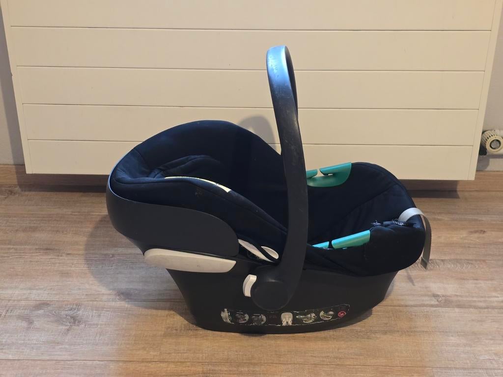 Maxi Cosi, Enlèvement