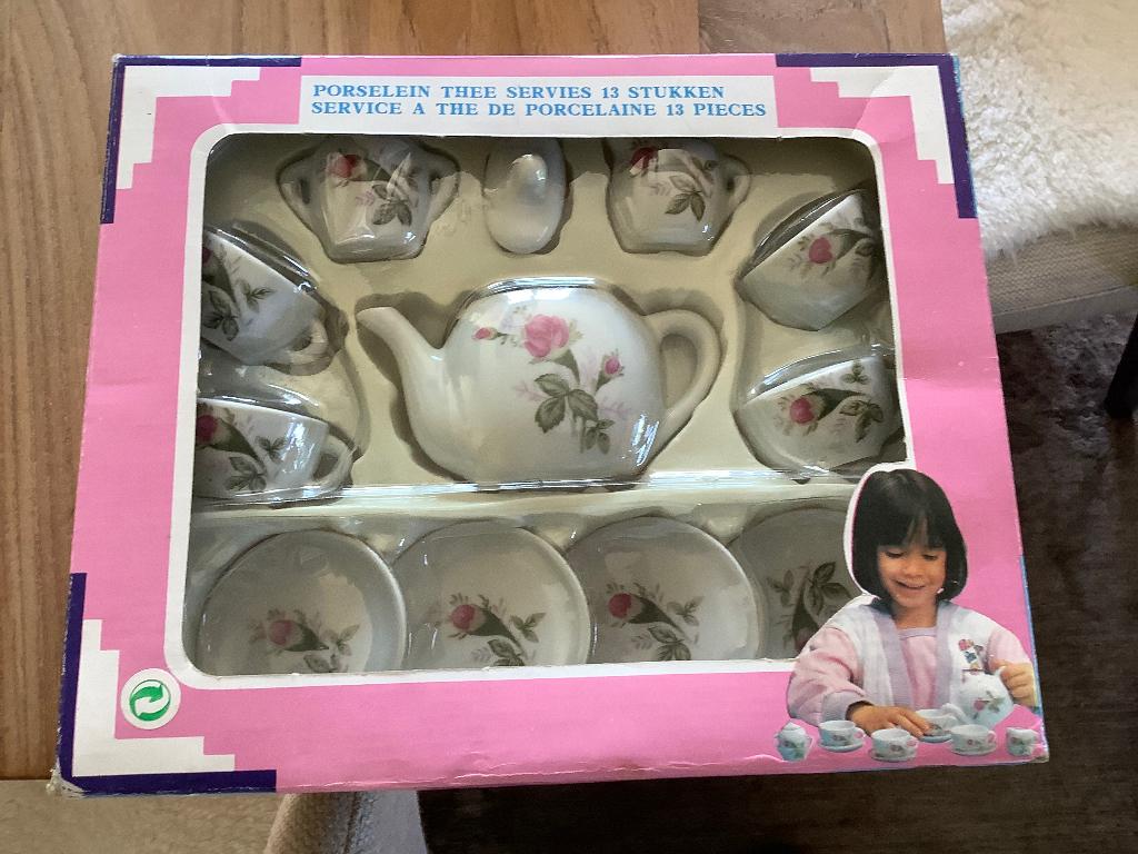 Porselein thee servies, Ophalen, Nieuw, Jongen of Meisje