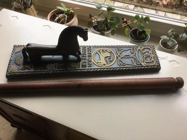 Antiek 1771 Noorse mangelplank met paarden handvat, Antiquités & Art, Antiquités | Outils & Instruments, Envoi