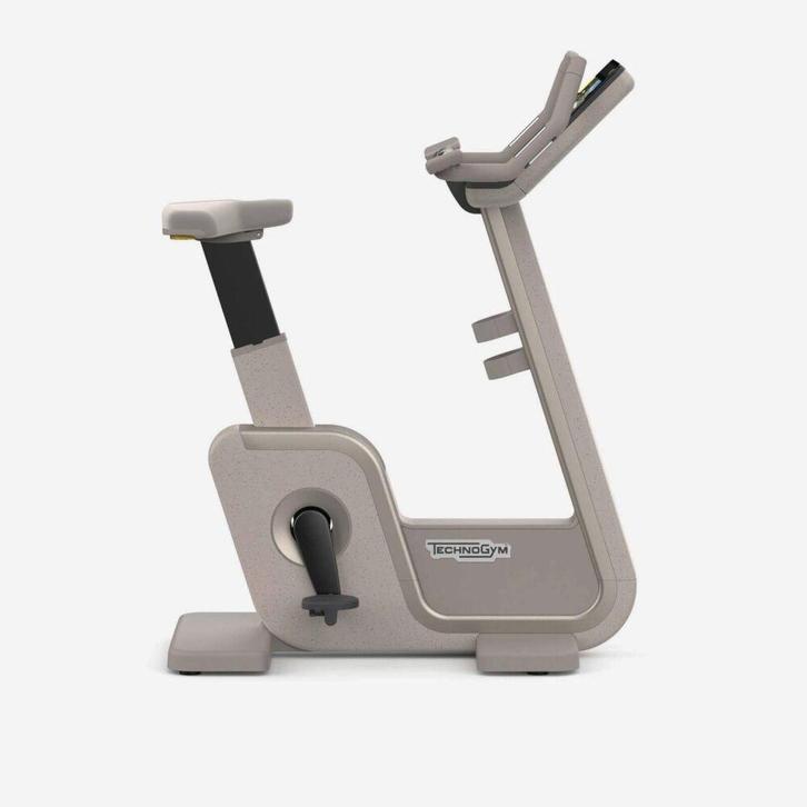 Technogym - Artis Bike - Upright Bike, Sports & Fitness, Équipement de fitness, Comme neuf, Autres types, Bras, Jambes, Pectoraux