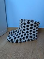 pantoufles football - pointure 38, Enfants & Bébés, Vêtements enfant | Chaussures & Chaussettes, Enlèvement, Utilisé
