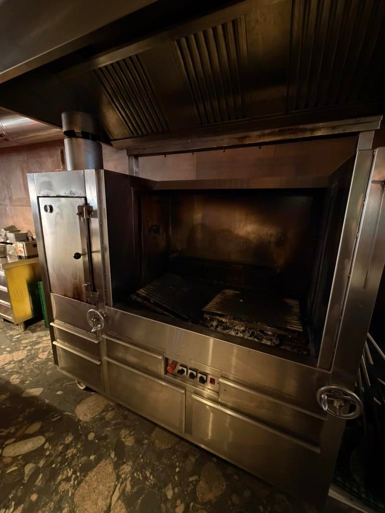 Open grill en smoker., Ophalen, Gebruikt