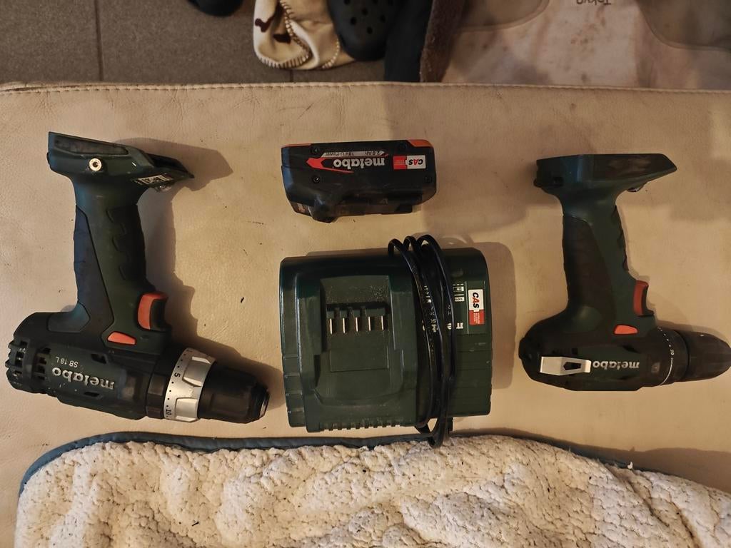 2 metabo schroefmachines +oplader +batterij, Ophalen