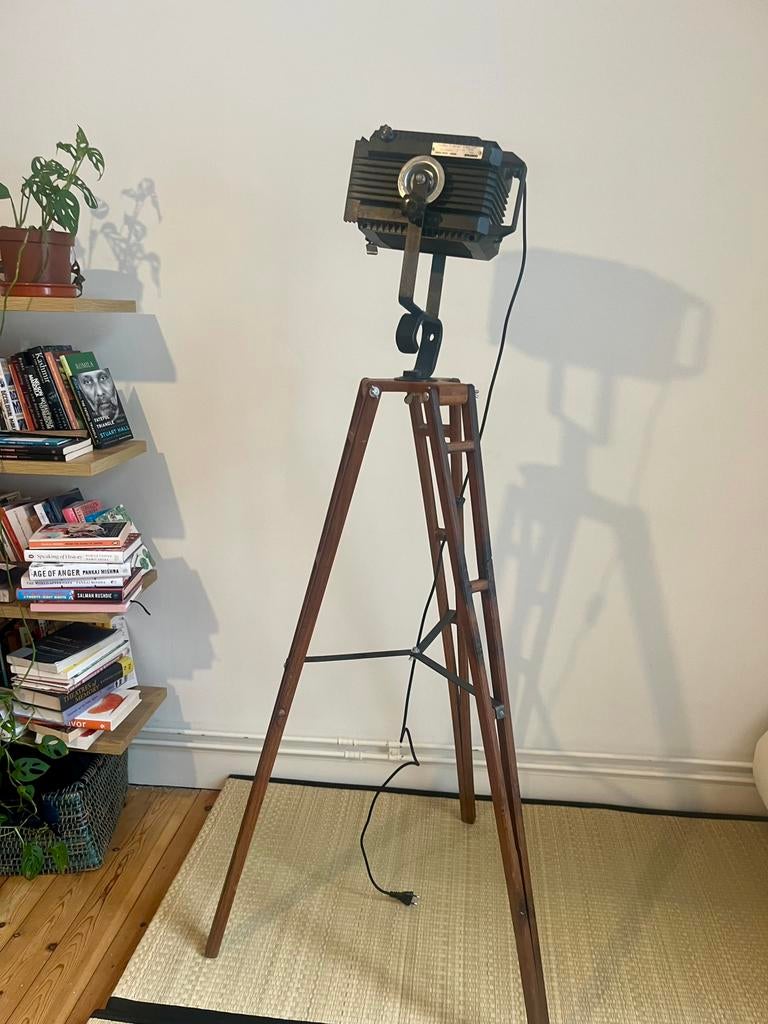 Lamp on a tripod, Huis en Inrichting, Lampen | Vloerlampen, Ophalen, Zo goed als nieuw