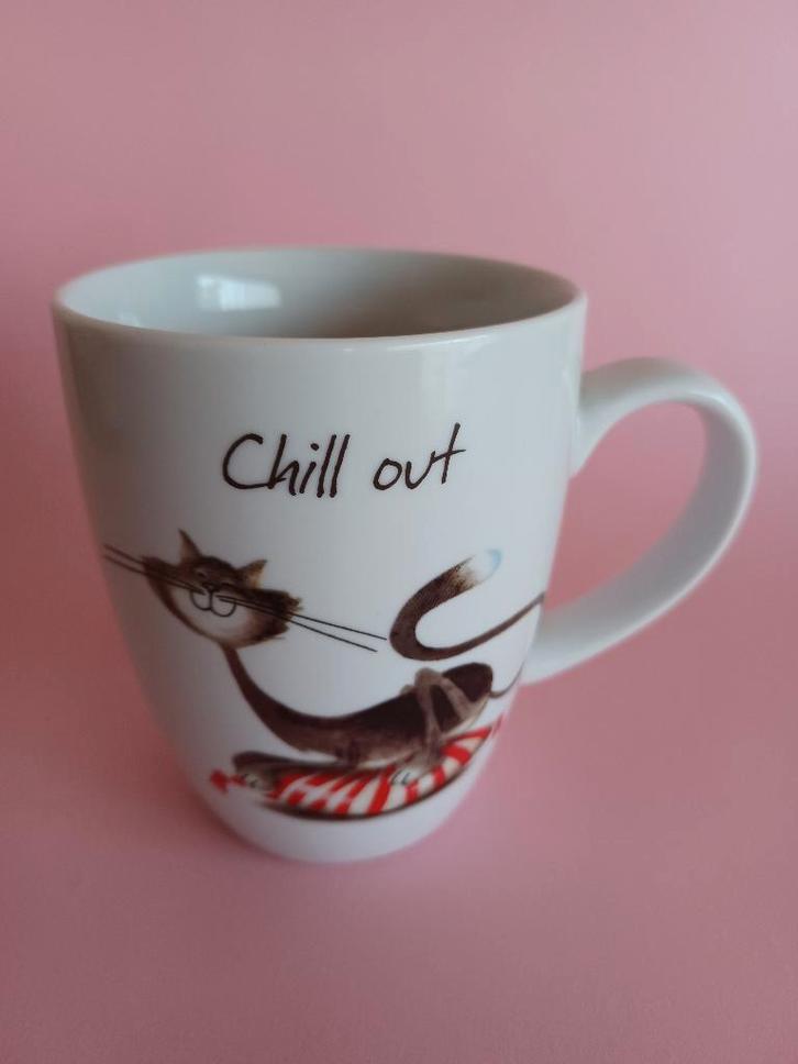 NIEUW - Mok/Tas - Chill Out, Maison & Meubles, Cuisine | Vaisselle, Neuf, Tasse(s) et/ou soucoupe(s), Enlèvement ou Envoi