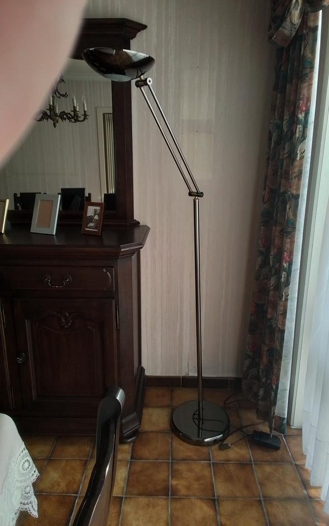 Lampadaire couleur bronze, Enlèvement