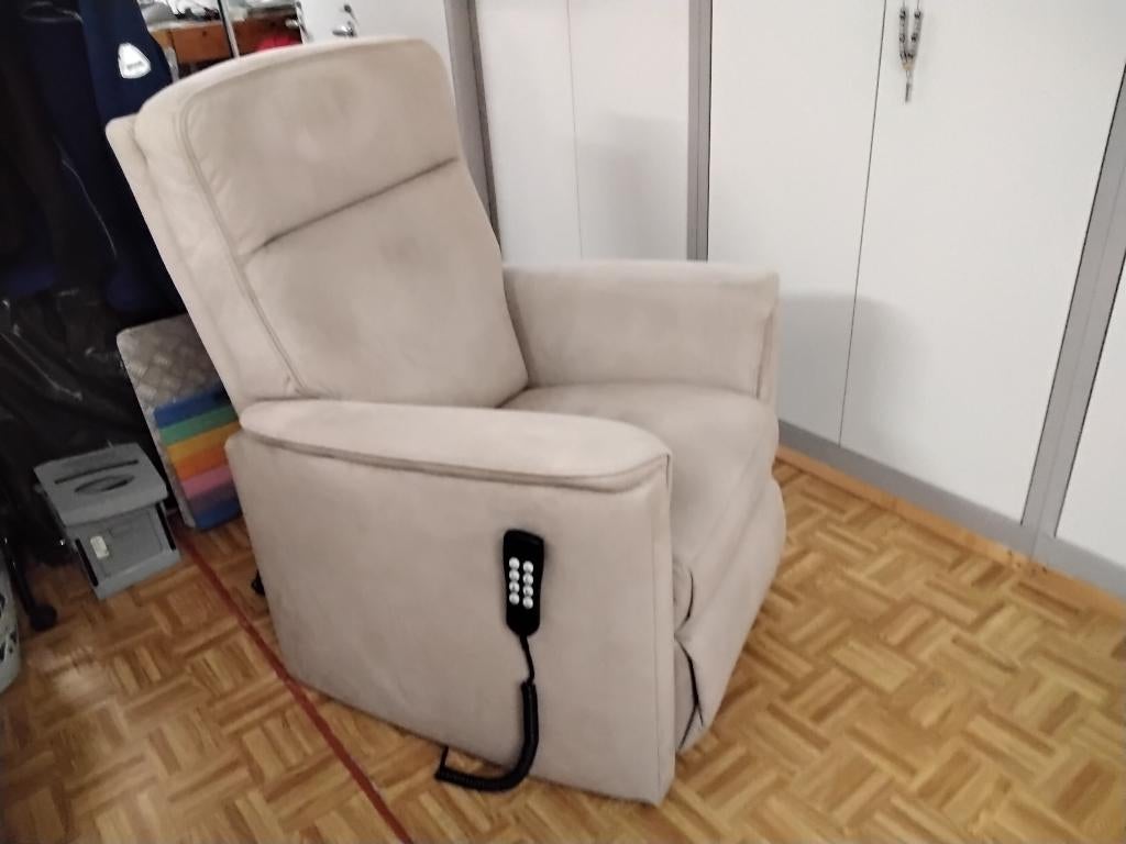 Elektrische NUBUCK "RELAX-"zetel (anw), Huis en Inrichting, Stoelen, Zo goed als nieuw, Ophalen