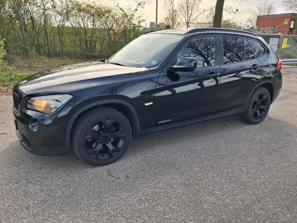 Cargo léger Bmw x1, Autos, Camionnettes & Utilitaires, Particulier, Diesel, Cuir, Entretenue par le concessionnaire, Enlèvement