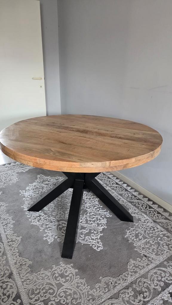 Mango houten tafel. Is nog nieuw en diameter is 115cm, Huis en Inrichting, Tafels | Eettafels, Ophalen