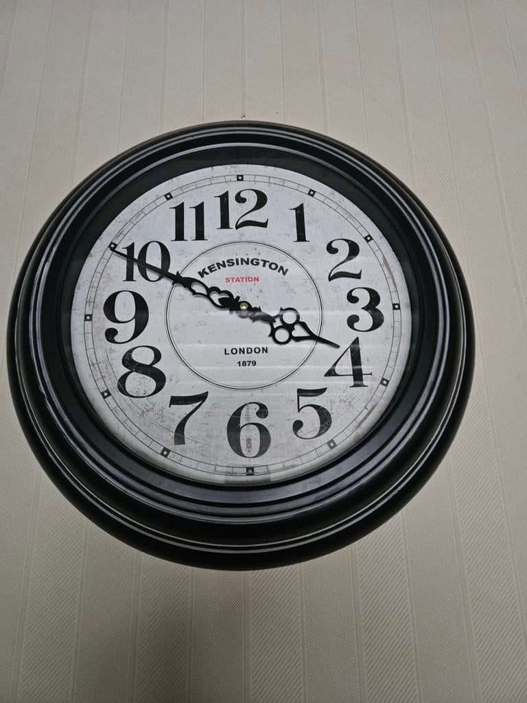 2 x belles horloges murales en bon état, Maison & Meubles, Accessoires pour la Maison | Horloges, Enlèvement