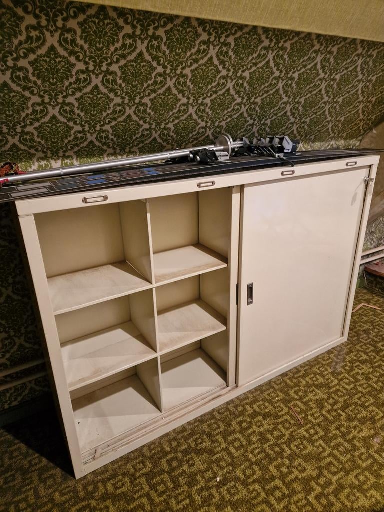 Meuble métallique a rafraîchir, Enlèvement