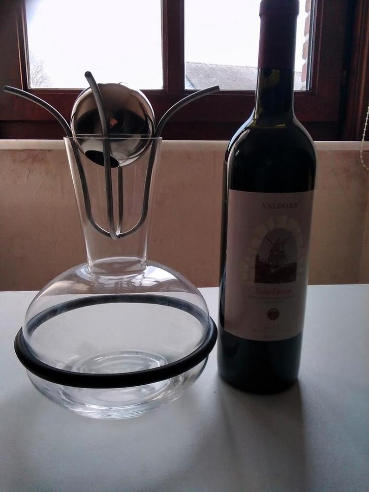 CARAFE À VIN DE VENTE AVEC BOUTEILLE DE VIN ROUGE, Collections, Vins, Vin rouge, Enlèvement