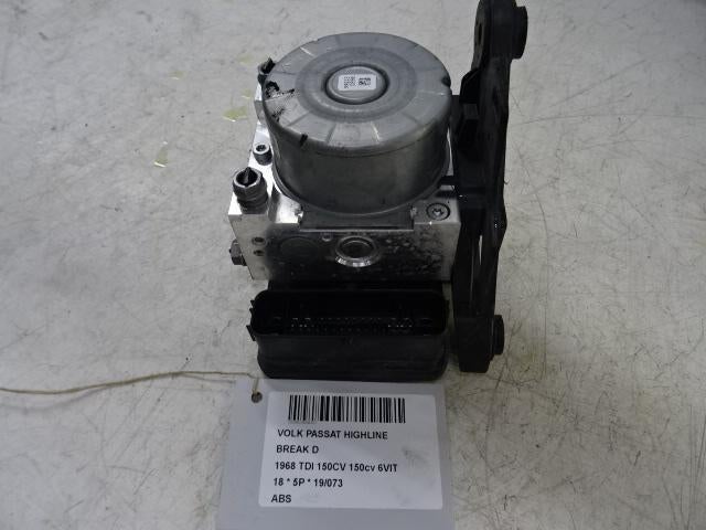 BLOC ABS (FREINS ANTI-BLOCAGE) Passat Variant (3G5), Volkswagen, Mevr. I. Hauben, Utilisé, Rue de l'Espoir 34 34
4030  GRIVEGNÉE, BE