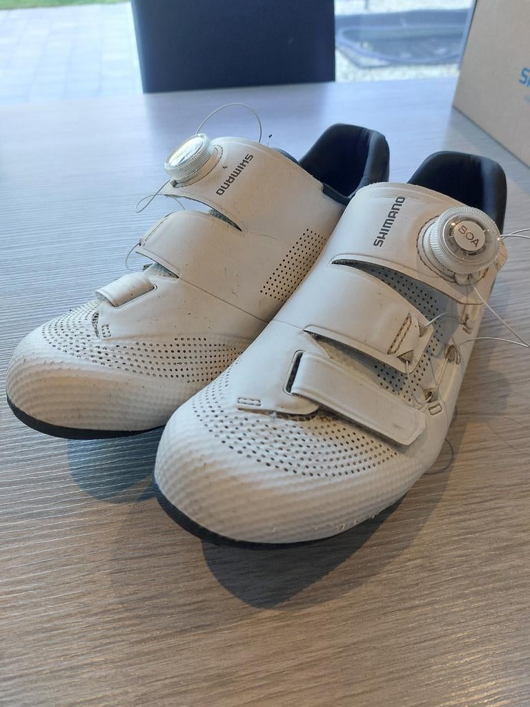 Koerschoenen maat 42, Ophalen