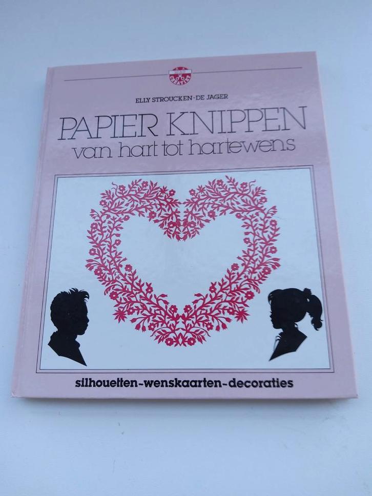 Papier knippen.  Decoraties, silhouetten en wenskaarten, Hobby en Vrije tijd, Knutselen, Zo goed als nieuw, Ophalen of Verzenden