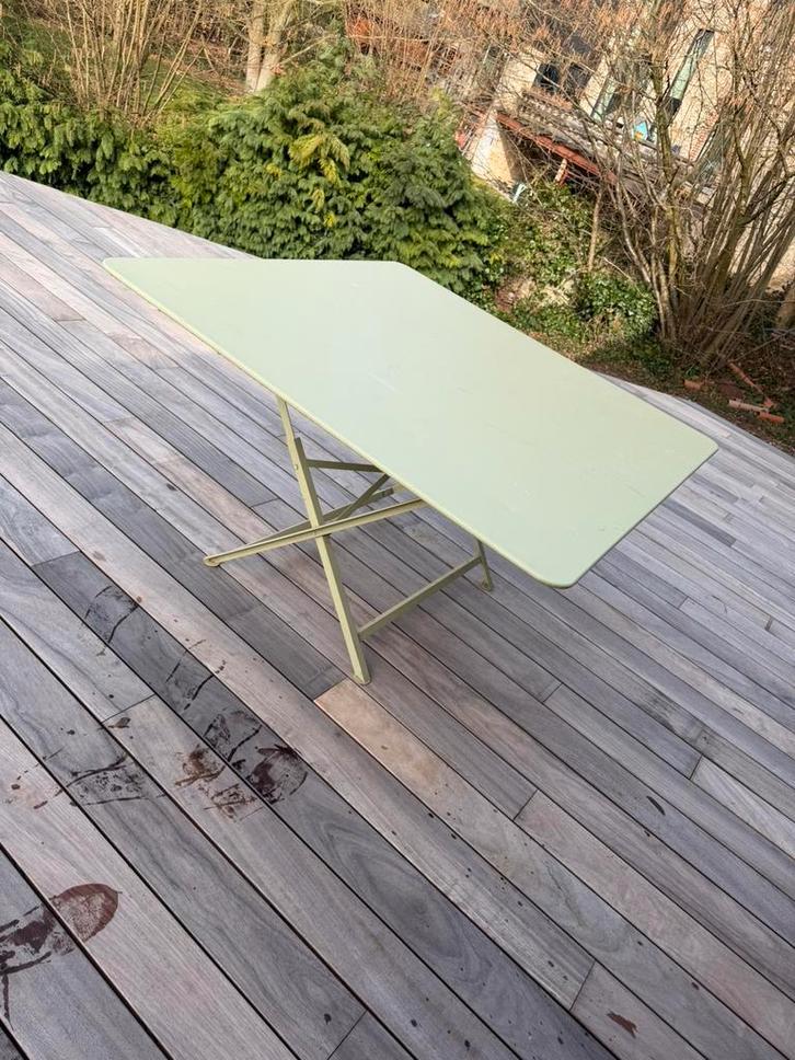 Table de jardin Fermob pliante 127x127 – métal vert pâle, Caravans en Kamperen, Kampeermeubelen, Zo goed als nieuw, Ophalen
