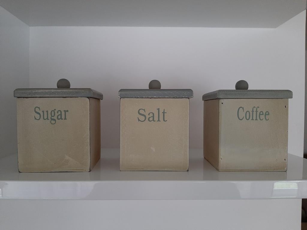 Retro voorraadpotten, Ophalen