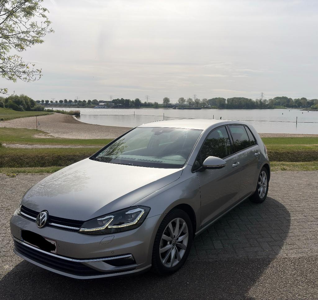 VW Golf 7.5 Highline 1.5 TSI DSG – Full Option, Auto's, Volkswagen, Euro 6, Alcantara, Berline, Zilver of Grijs